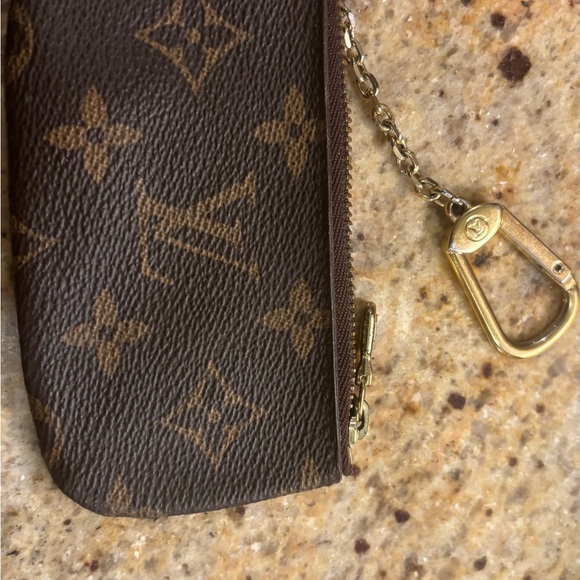 Louis Vuitton key pouch - Picture 3 of 8